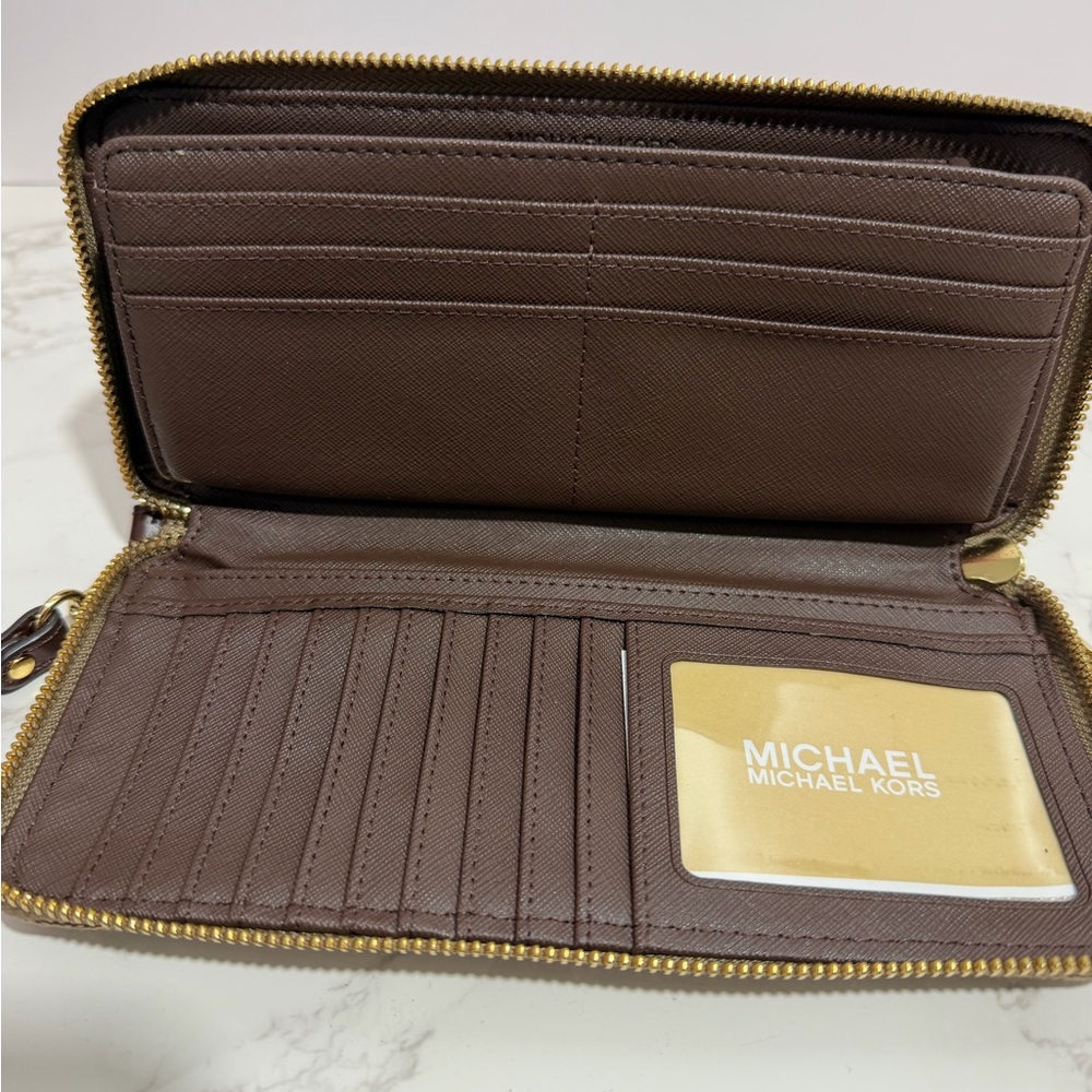 NWOT Michael Kors Beige/Brown MK Logo Zip Wallet - Picture 6 of 11